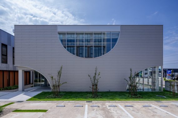 学校法人国際ビジネス学院「Dream8」